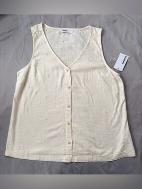 Sonoma Sleeveless Button-down top with embroidered flowers, cream size Large